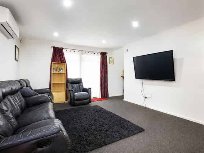 1/61 Cabourne Drive, Glenview