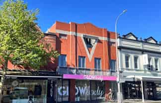 CHARACTER PONSONBY OFFICE WITH FIVE CAR PARKS

