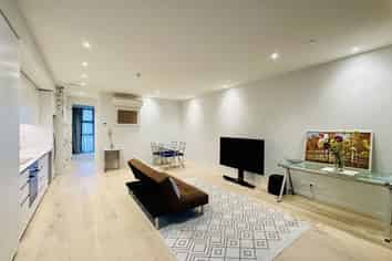 120/223A Green Lane West, Epsom