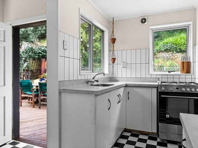 9 Chaucer Road South, Hospital Hill