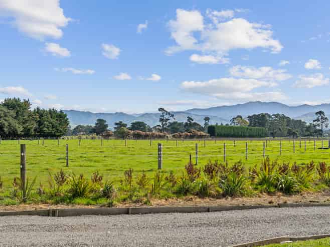 353 Hughes Line, Carterton
