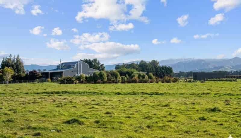 353 Hughes Line, Carterton