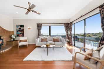 32 Haseler Crescent, Mellons Bay