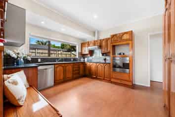 32 Haseler Crescent, Mellons Bay