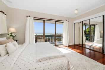 32 Haseler Crescent, Mellons Bay