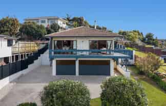 32 Haseler Crescent, Mellons Bay