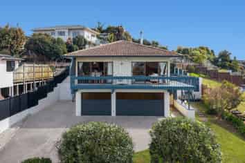 32 Haseler Crescent, Mellons Bay