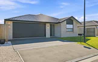 8 Lacuna Place, ROLLESTON