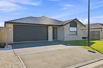 8 Lacuna Place, ROLLESTON
