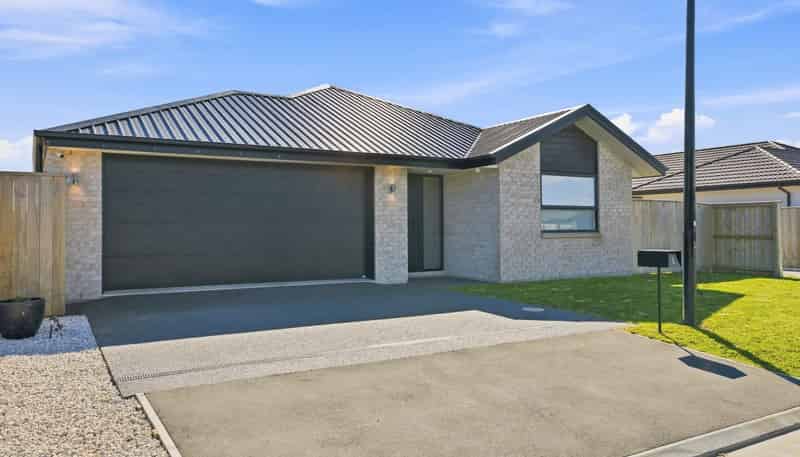 8 Lacuna Place, ROLLESTON