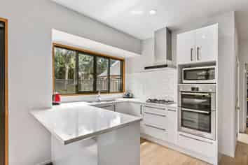 Granny Fla/92a Ranfurly Road, Alfriston