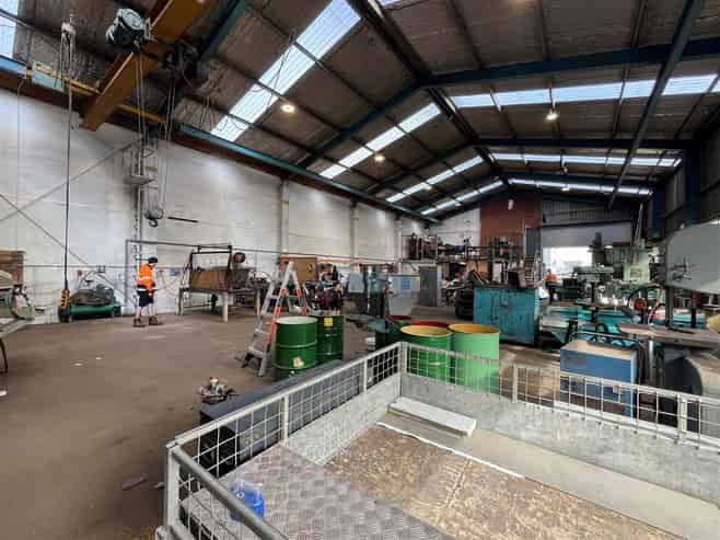 High Profile Warehouse with 2T Gantry