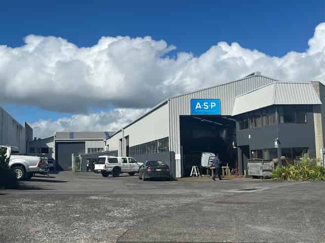 High Profile Warehouse with 2T Gantry