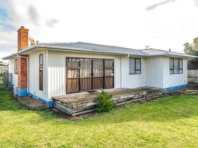 8 Tongariro Street, Castlecliff