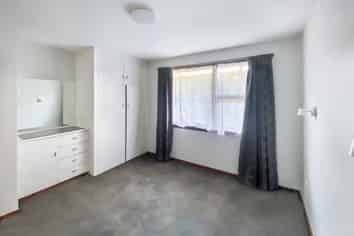 2/131 Knowles Street, Saint Albans
