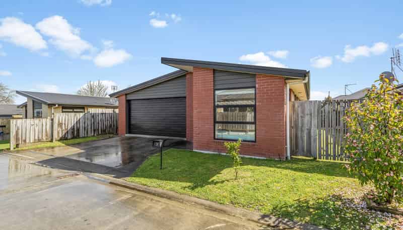 58 Benjamin Avenue, Rototuna North