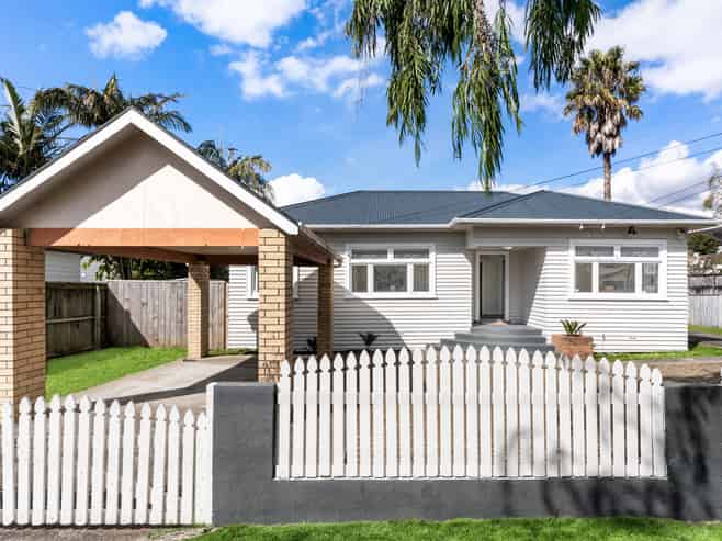2 Aliford Avenue, One Tree Hill