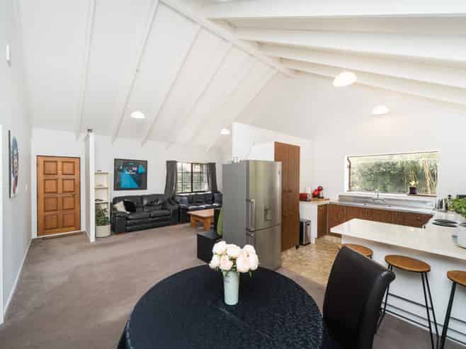 16A Wood Street, Takaro