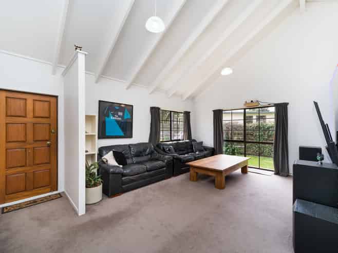 16A Wood Street, Takaro