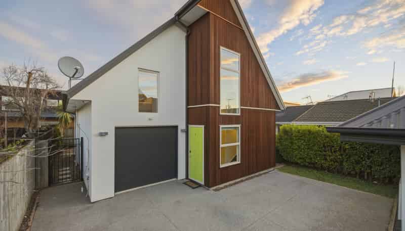 134 Edgeware Road, Saint Albans