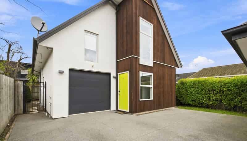 134 Edgeware Road, Saint Albans