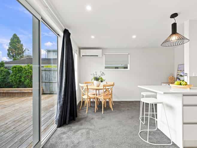 134 Edgeware Road, Saint Albans