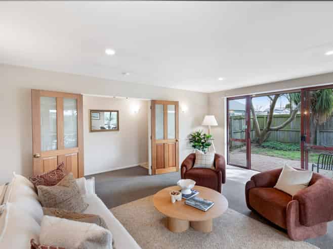 2/172 Langdons Road, Papanui