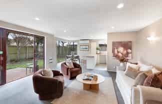 2/172 Langdons Road, Papanui