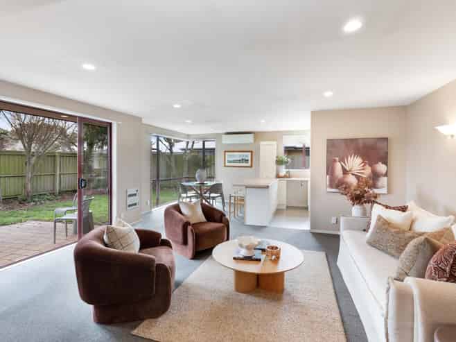 2/172 Langdons Road, Papanui