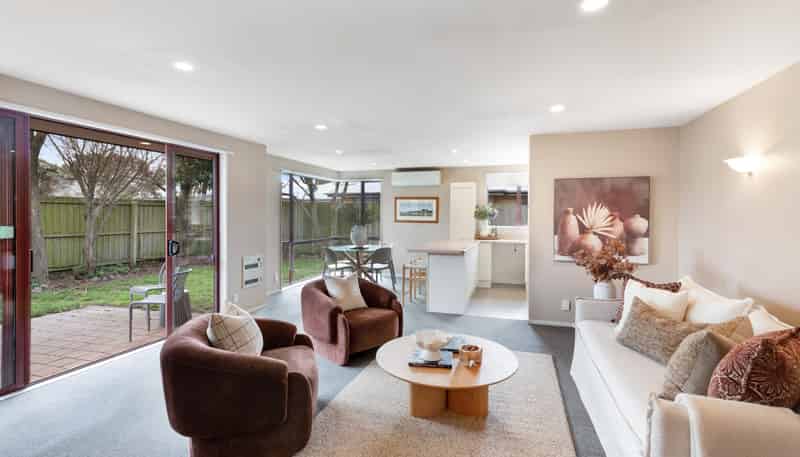 2/172 Langdons Road, Papanui