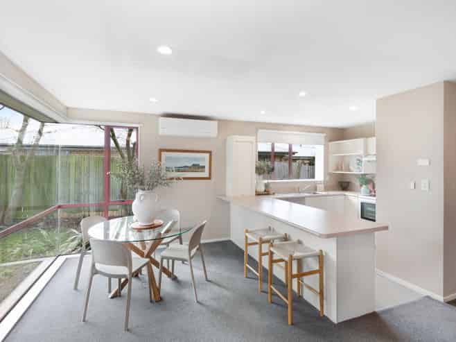2/172 Langdons Road, Papanui