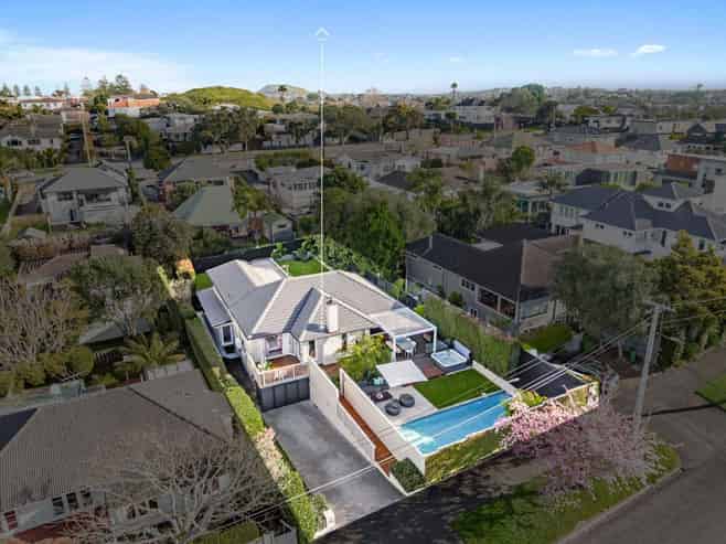37 Colchester Avenue, Glendowie