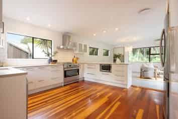 164 Woodlands Park Road, Titirangi