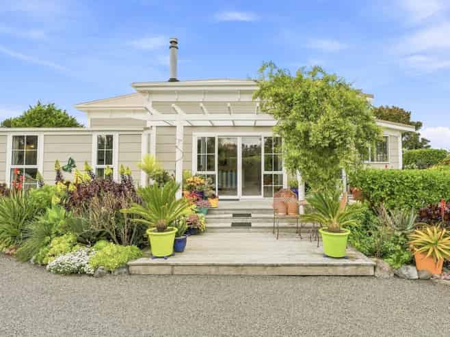 8a Tirimoana Place, Otamatea