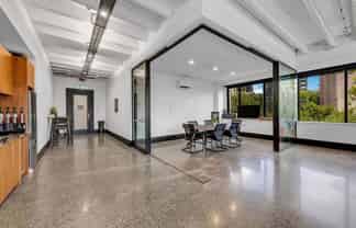REFURBISHED 125M² OFFICE WITH IMPRESSIVE VIEWS
