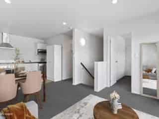 4/100 Knighton Road, Hillcrest
