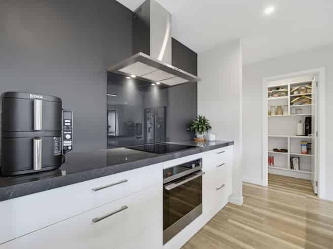 93 Sunline Avenue, Lincoln