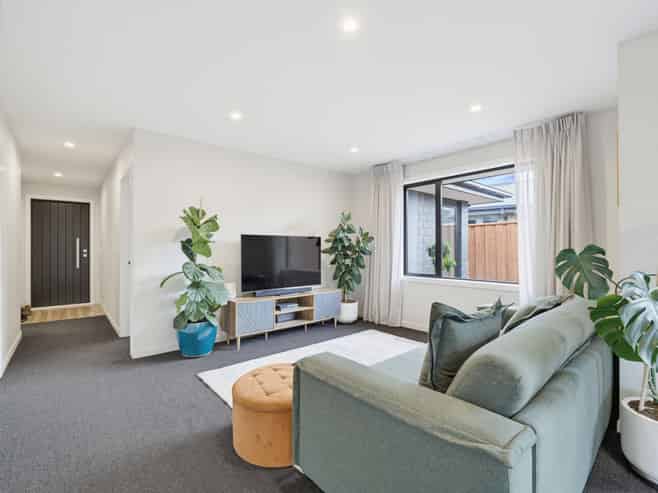 93 Sunline Avenue, Lincoln