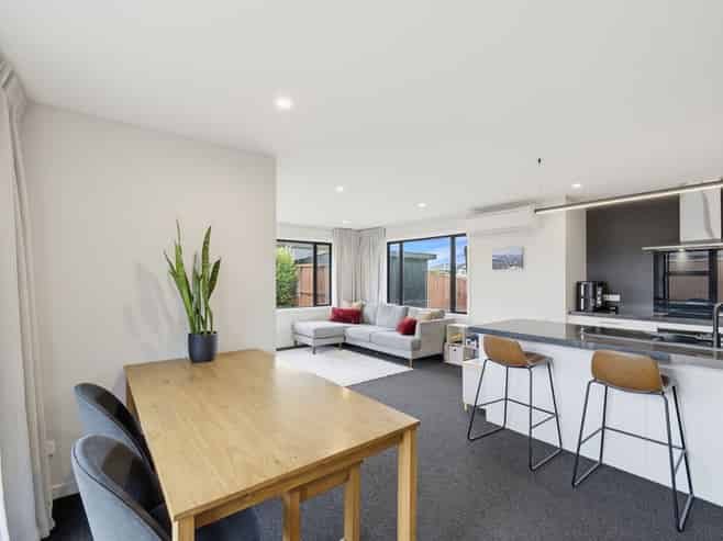 93 Sunline Avenue, Lincoln