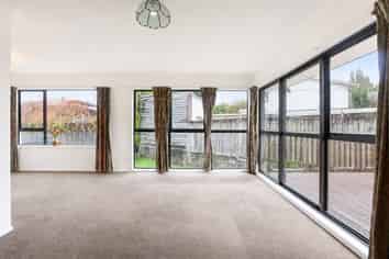 12A Lorraine Place, Glenview