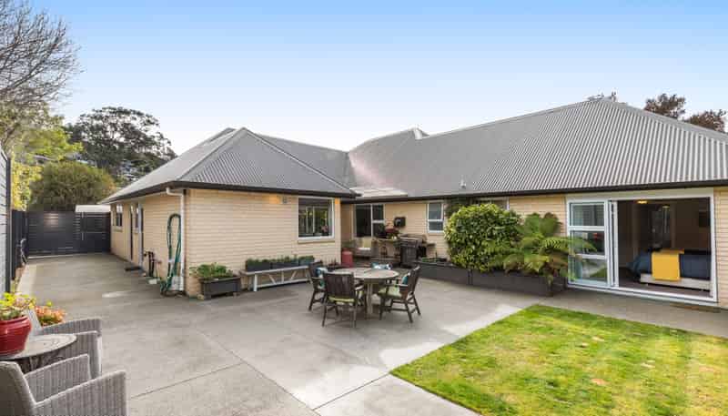 13 Alderson Avenue, Hillsborough