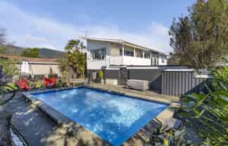 5 Shelley Crescent, Stoke
