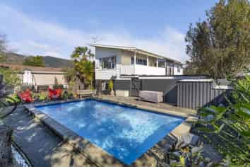 5 Shelley Crescent, Stoke