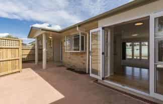 16A Bristol Avenue, Brookfield