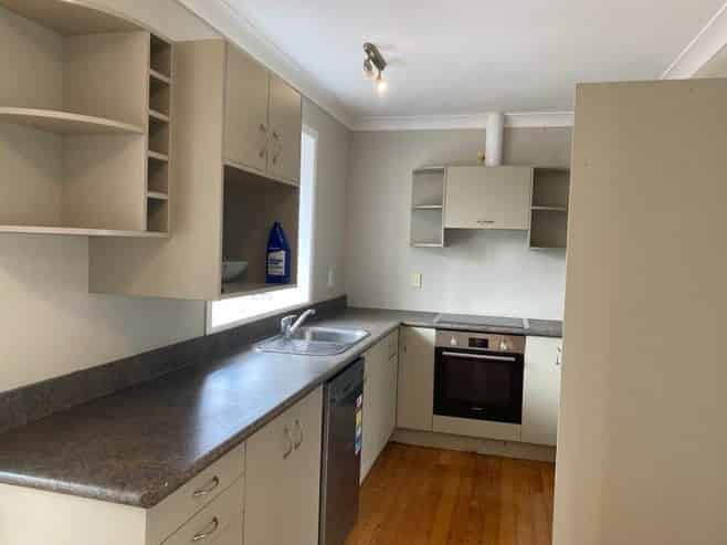 16A Bristol Avenue, Brookfield