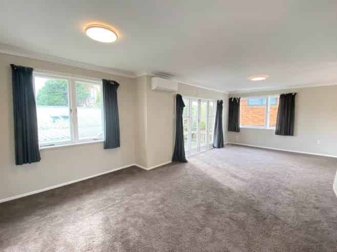 16A Bristol Avenue, Brookfield