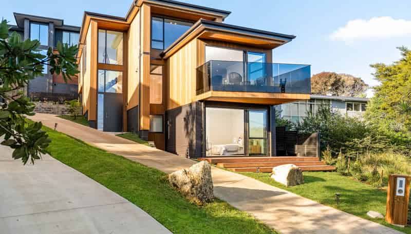 545 Beach Road, Murrays Bay