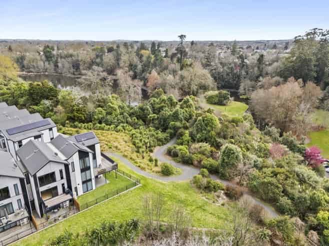 33 Lakewood Lane, Cambridge