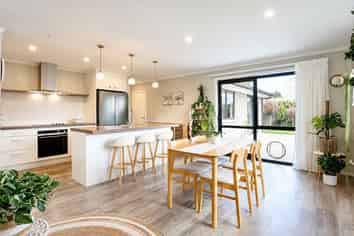 17 WHAKAHAUMAKO ROAD, Cambridge