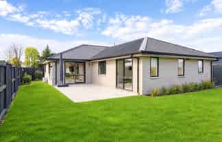 17 WHAKAHAUMAKO ROAD, Cambridge